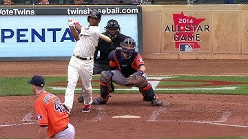 HOU@MIN: Santana smacks a single with bases loaded