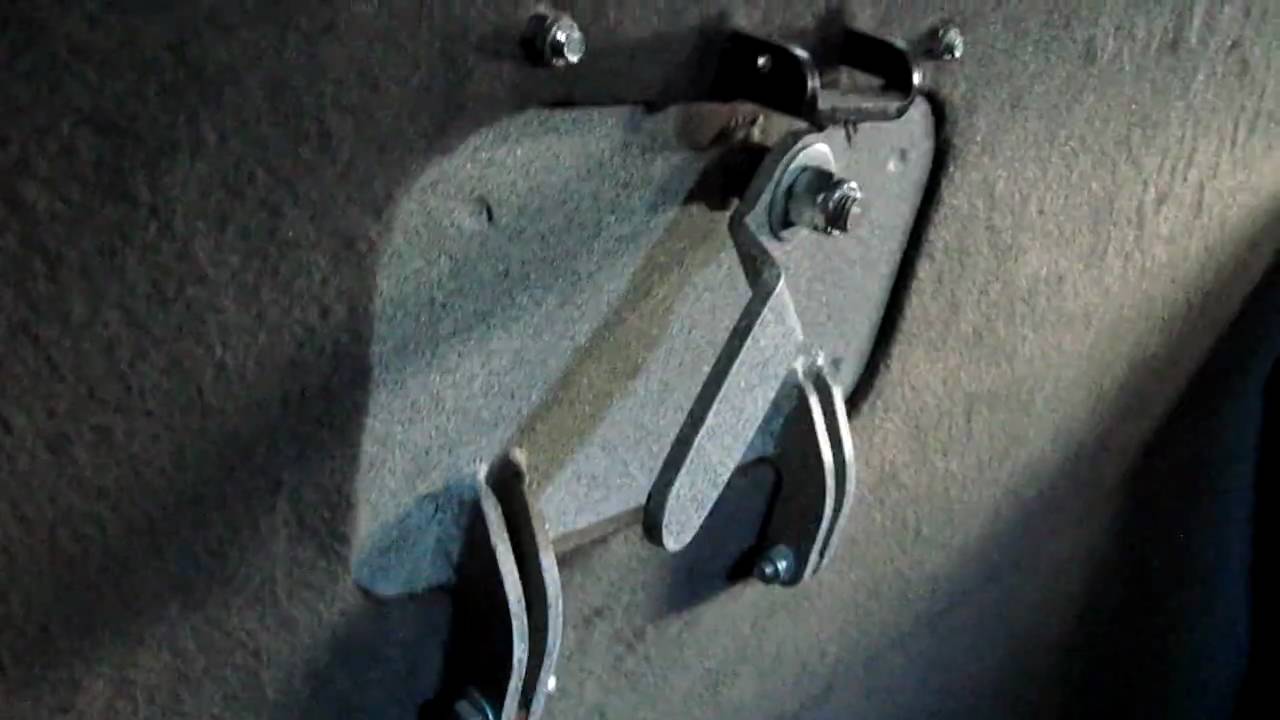 Peek out the gunport