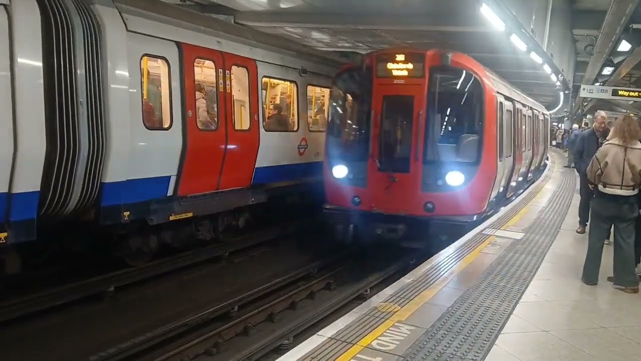 Rush Hour Trainspotting Circle and district lines At Westminster station 