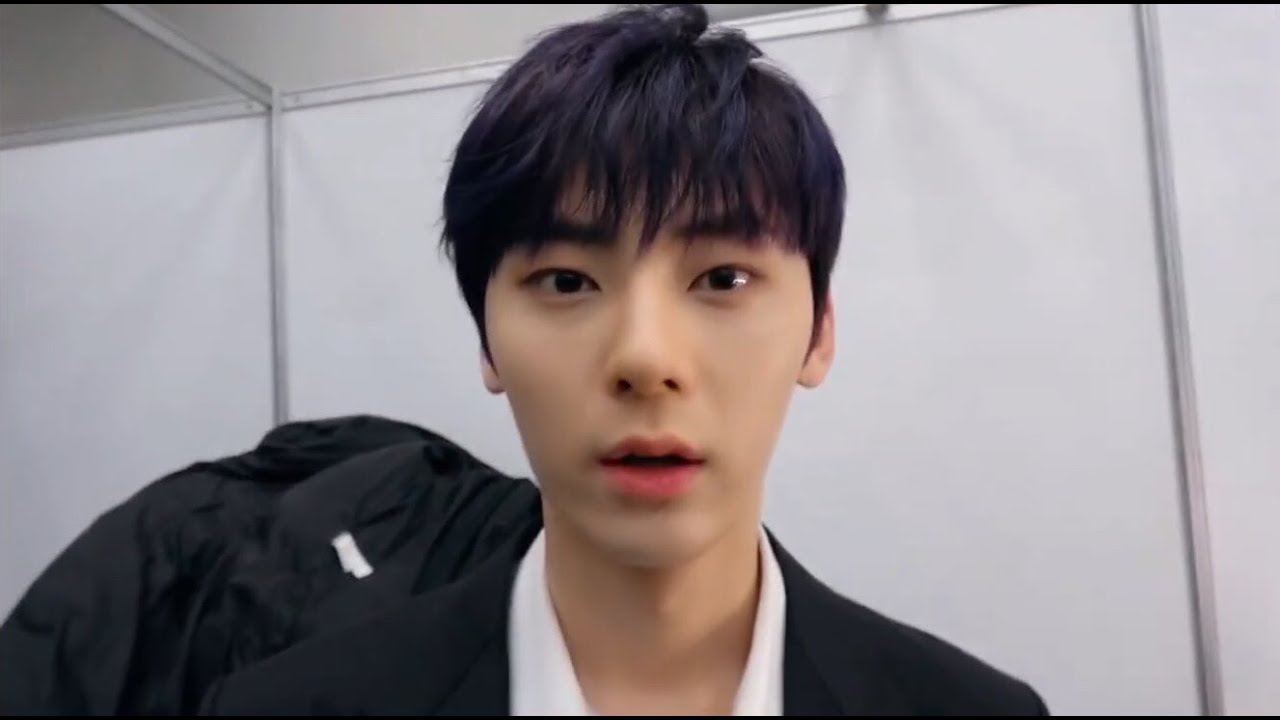 오케워너원 속 허그 장인 황민현