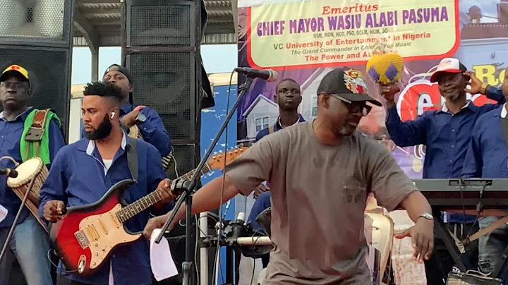 MAYOR WASIU ALABI PASUMA VIBES ON STAGE IN GRAND STYLE