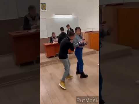 Ora de fizica la Colegiul Mircea cel Bătrân din Râmnicu Vâlcea