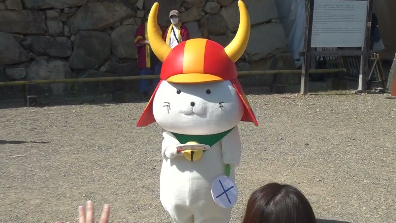 230401_ひこにゃん[03]城の階段 - YouTube