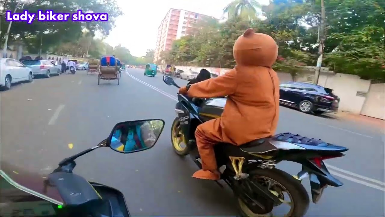 Когда плюшевый мишка ездит на велосипеде.