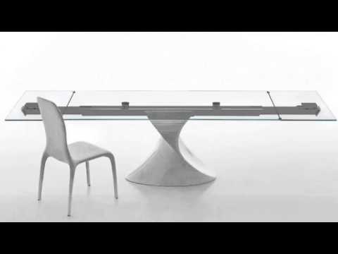 Video: SHANGHAI Extensible Glass Table by Tonin CASA