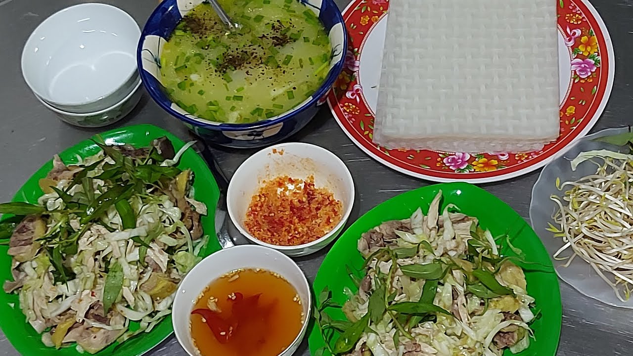 Mình đi làm về bà xã nấu cháo gà ăn và gỏi gà Bắp cải cả nhà mình ơi 