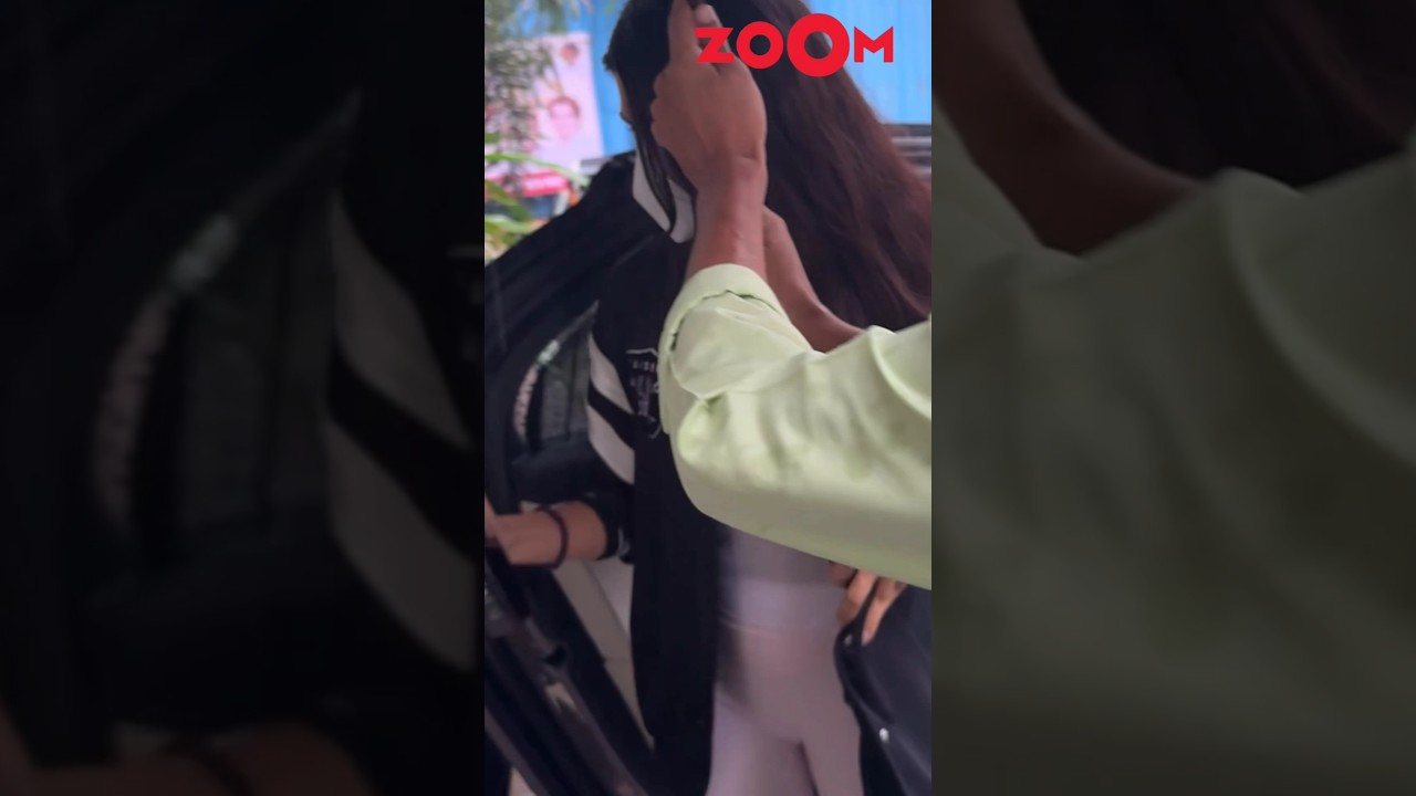 Jacqueline Fernandez AVOIDS posing for the paps as spotted with Karishma Tanna in a cafe 🫣 #shorts