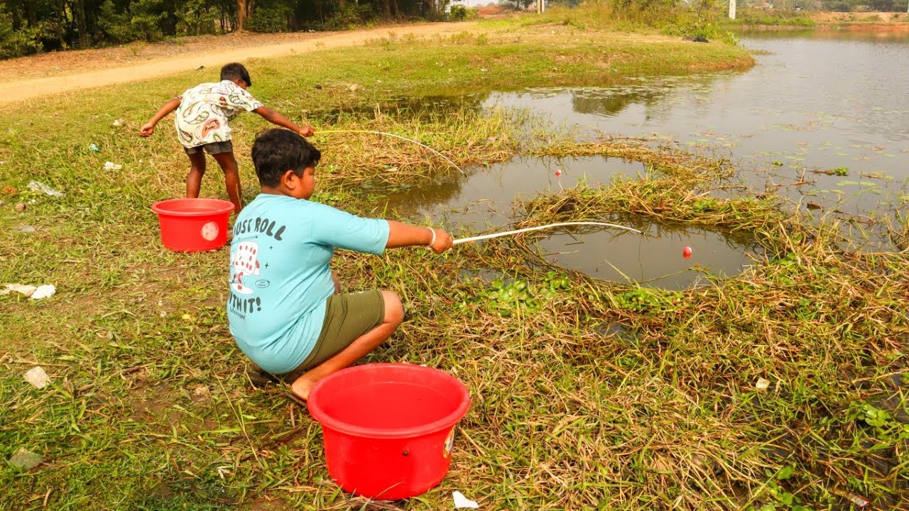 Fishing Video || I was Amazed by the Fishing Skills of the Traditional boys || Amazing Hook Fishing