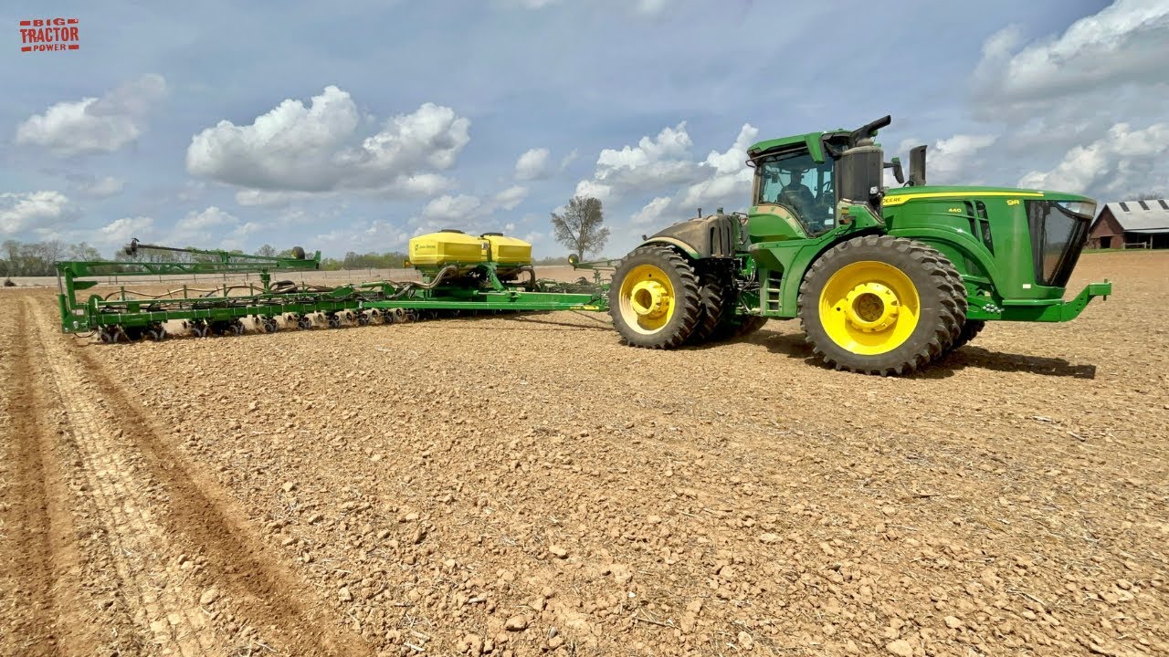 24 Row JOHN DEERE 1775 NT Corn Planter