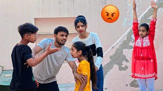 Ladai krli dono ne 😭 choti hai fir bhi itna bolti h 😡 bahar krdia dance class se