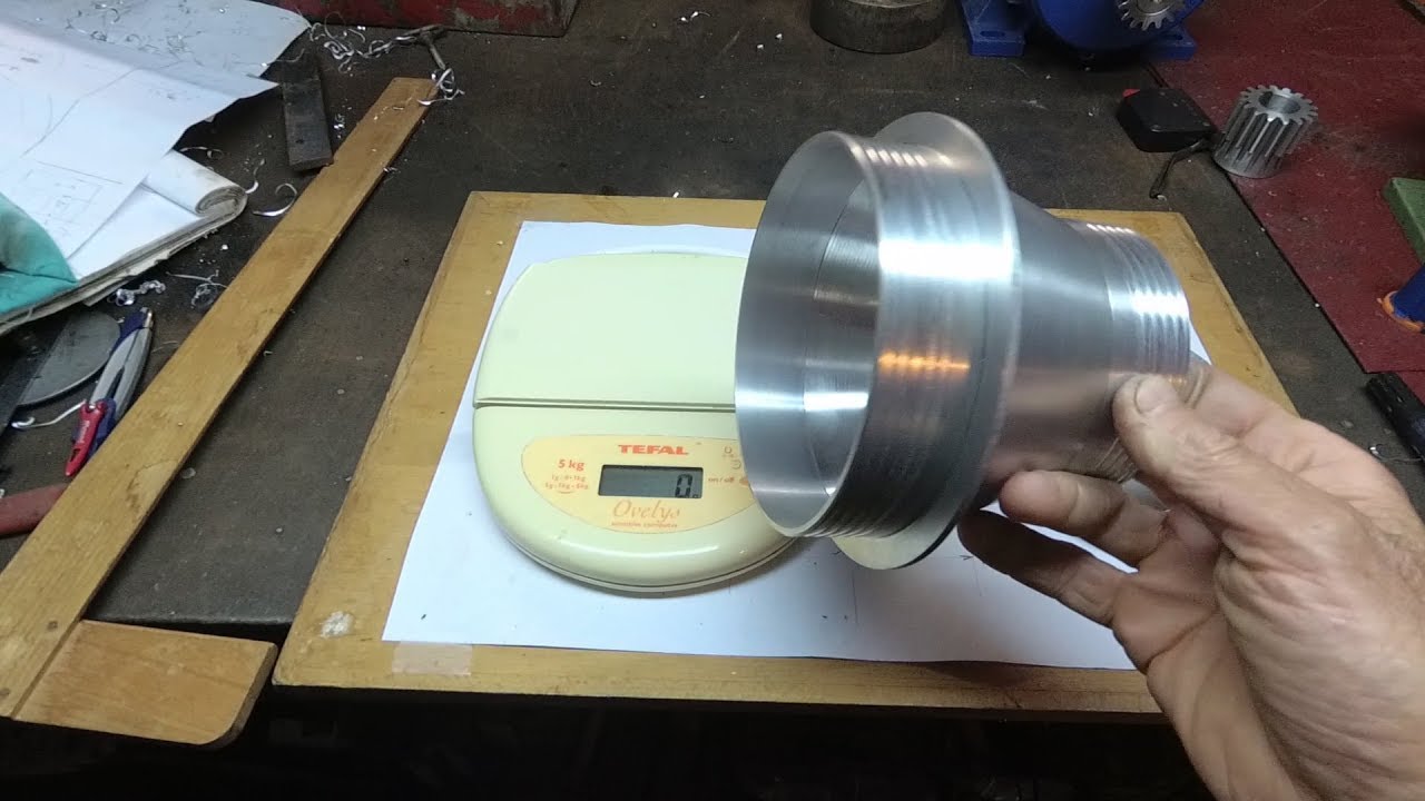 Usinage d'un collecteur en alu sur un tour conventionnel.