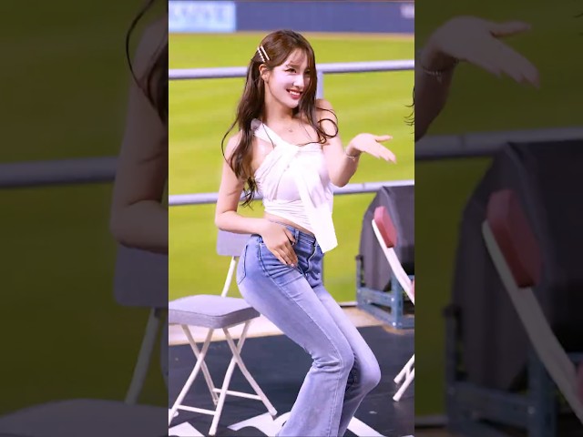 [특별공연]👠이름값 제대로 하고 감💖"Love U" 청하3🎀김태희 Kim Taehee 치어리더 직캠 fancam
