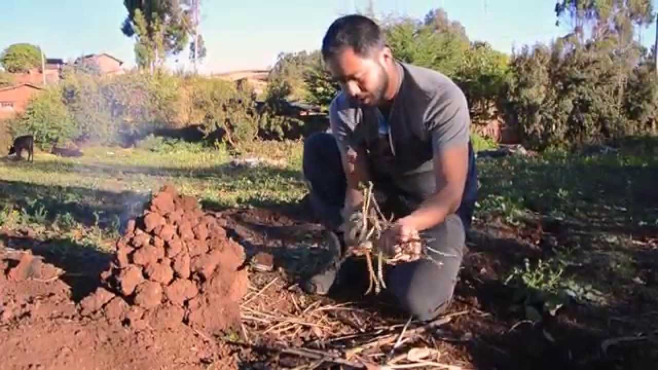 Travel in Peru: How to Bake Potatoes Underground (Huatia) - YouTube