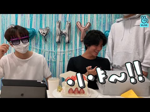 [<strong>VLIVE</strong>] SF9 - 완전 오랜만!! 1년만에 맞이하는 해피휘영데이🔝💕 (HAPPY HWIYOUNG <strong>DAY</strong>!)