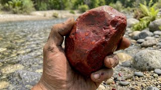 If You Ever See These Red Rocks on the Ground, Pick Them Up — They Are Worth More Than Rubies