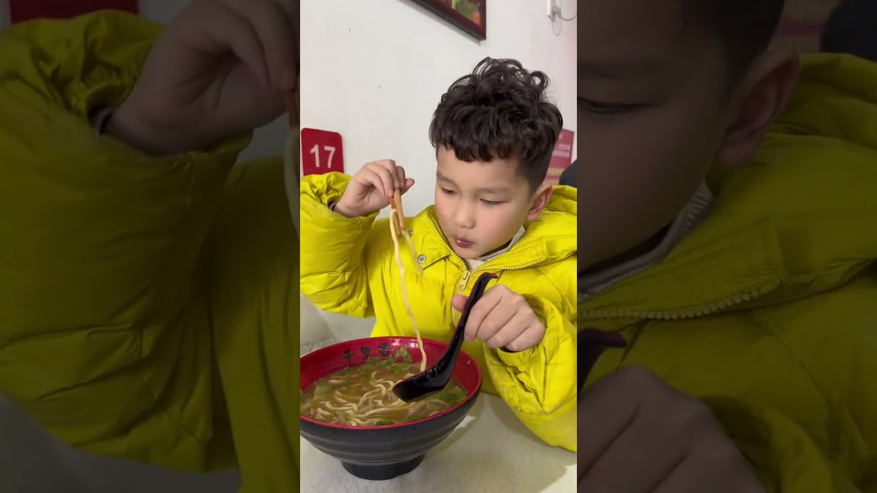 準備回老家過年咯～收拾了一小時車子都裝不下了！
到家后奶奶把準備好的新年玩具拿出來，讓兄弟倆自己挑。登登還多了2只水母，這怎么養啊……#記錄真實生活