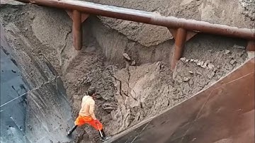 Barge unloads 2500 tons of alluvial sand 【barge is empty 】- relaxing flow