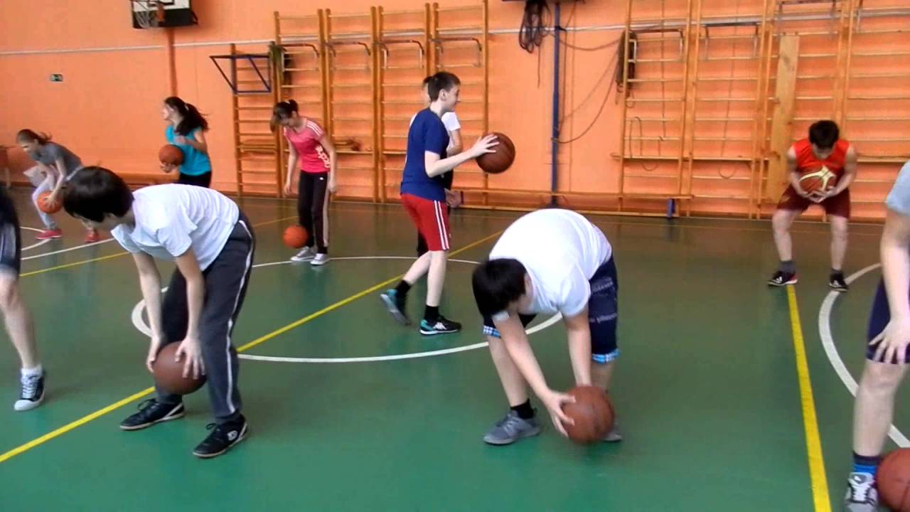 Урок баскетбола 6 класс. Урок физкультуры баскетбол. Уроки физкультуры баскеьт. Баскетбол в 5 классе урок физкультуры. Баскетбол физра в школе.