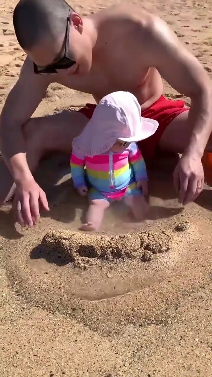 Baby Sarang in the sand ?☀️?