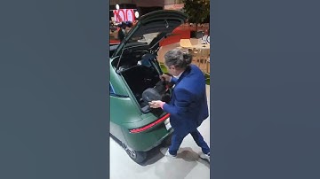 The trigoscoot hoverboard attachment transforms your balancing scooter  into a micro cargo scooter.