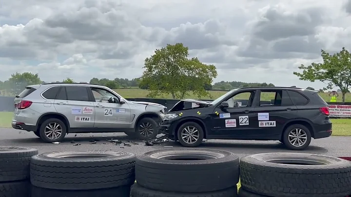 ITAI Crash Day 2022 BMW X5 v BMW X5 - 34 mph - DayDayNews