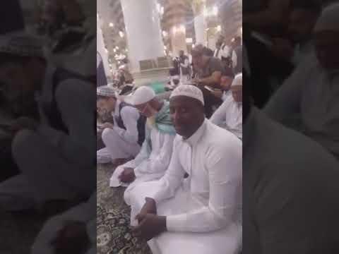 لما نسمع اسم النبي لازم نصلي عليه صل الله على محمد صل الله عليه وسلم 