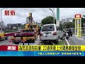為閃流浪狗自撞! 22歲男衝上分隔島車頭全毀｜三立新聞LIVE