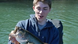 Online fishing stars jon b. from the midwest and andrew flair outdoors
join me on water for their first experience bass fishing...