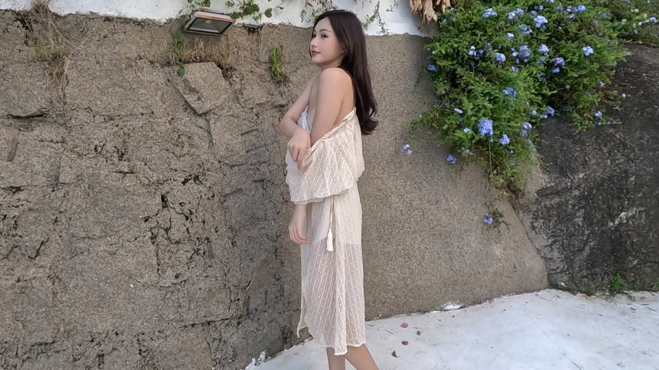 大大方方的小雅在优美的民宿展示我们proudfox一款哺乳连衣裙