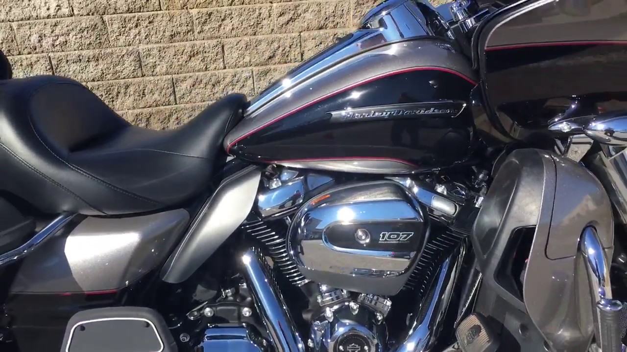2017 Harley-Davidson Road Glide Ultra Silver and Black - YouTube