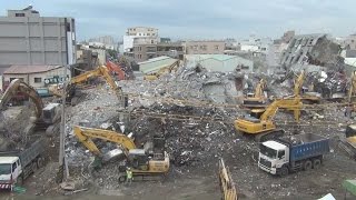 台湾地震、死者６０人に 倒壊住宅、解体本格化