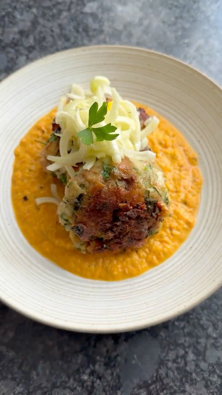 Kaspressknödel mit bunter Gemüsesauce - YouTube
