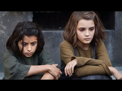 ابوها بيرميها من البلكونة علشان مصممة تكمل دراستها فبتقرر تدرس لنفسها وصاحبتها بتساعدها 