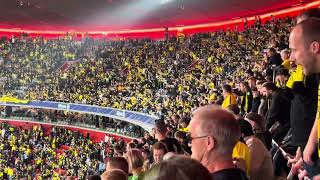 Sieg in München, BVB Fans feiern ab, der 0:2 Sieg beim  Duell FC Bayern München gegen Dortmund