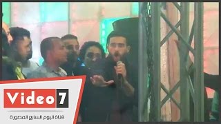 باسم مرسى يحتد على أهالى قريته بليلة 