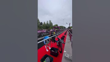 Fred Funk🇩🇪 is first off the bike and flies through transition along with Martis Margier🇫🇷 and more!