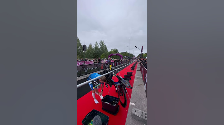 Fred Funk🇩🇪 is first off the bike and flies through transition along with Martis Margier🇫🇷 and more!