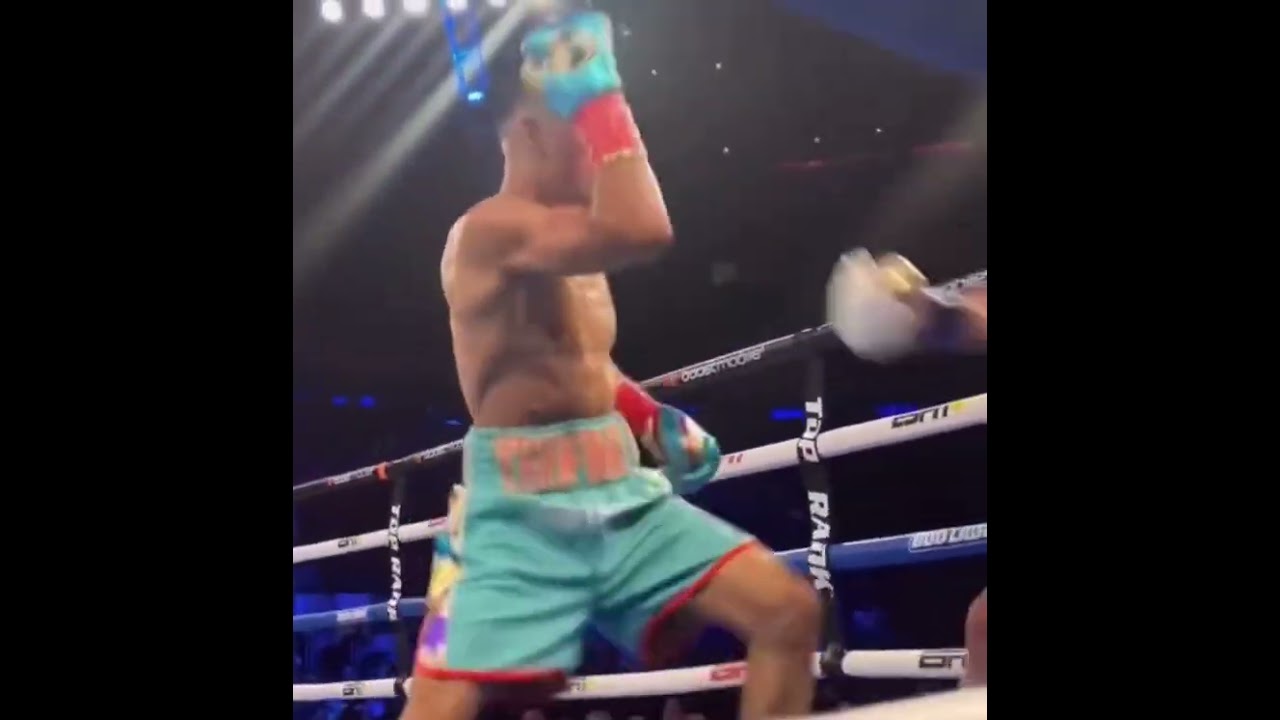 Teofimo Lopez beats Sandor Martin