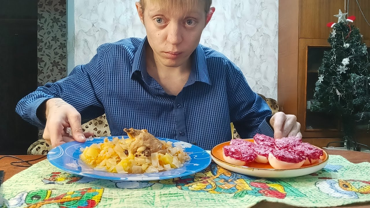 Мукбанг// Капуста Тушеная С Картошкой И Курицей Фаршированные Яйца