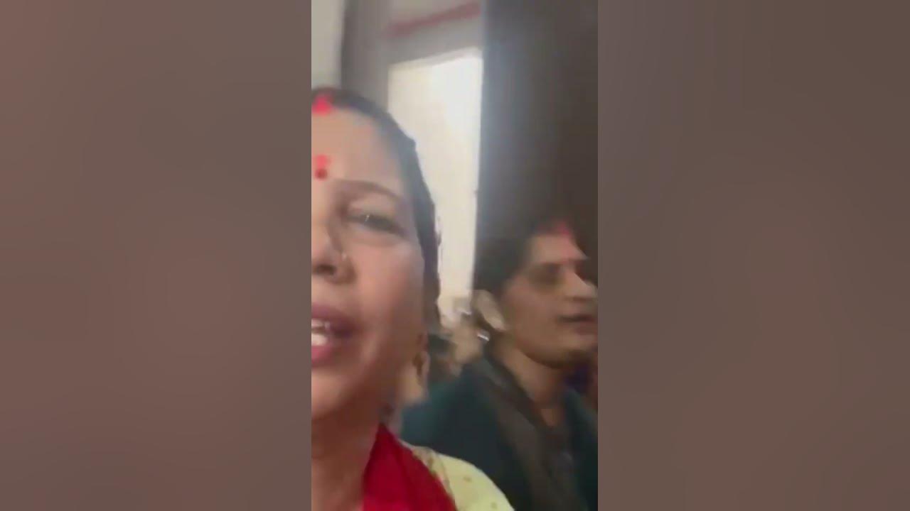 Mom Singing Viral Line | Myya To Dene Wali Hum To Lene Wali Hai π | Desi Vibes | #Shorts Mom Singing Viral Line | Myya To Dene Wali Hum To Lene Wali Hai π | Desi Vibes | #Shorts