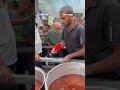 أغمي عليه من الجوع قبل أن يتسلم الوجبة أغمي عليه من الجوع قبل أن يتسلم الوجبة
