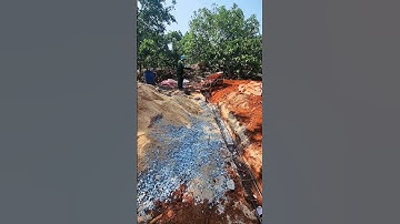 xây đế lắp đặt lăng mộ đá xanh rêu cao cấp. #vietnam #modavantinh #daxanhreu #nghiatrang #vietnam