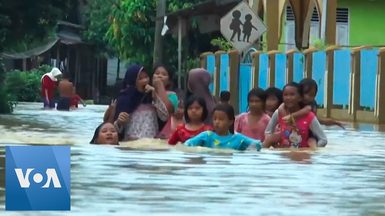 Deadly Flash Flood and Landslides Hit Indonesia - YouTube