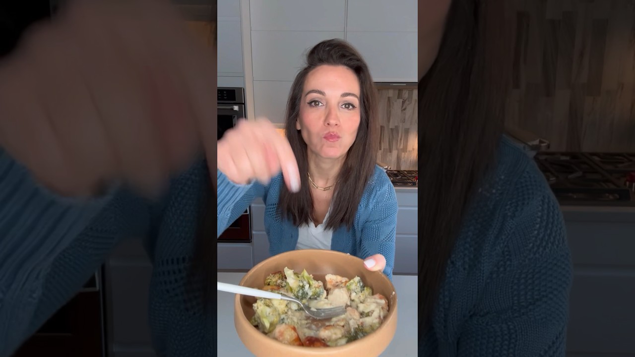 I lose weight eating this Chicken Broccoli Alfredo Bake 