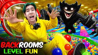 ผมตกลงมาใน Backrooms Level fun!!! เอาชีวิตรอดจากปีศาจ Smiler (SPD IRL) screenshot 3