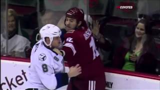 Hockeyfighters.cz  Matt Walker vs Paul Bissonnette.wmv