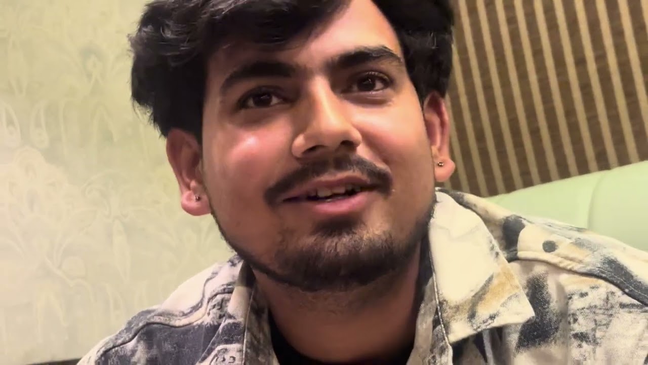 Function pe  function hai hmare ghr pe🌸kaha gye hum sab friends❣️ @AvinashRaghvivlogs 