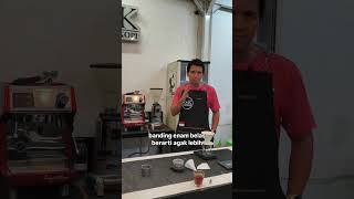Praktik Siswa Enru angkatan 10 Sekolah barista Tugas praktik manual brew dengan alat V60