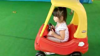 990701嘟嘟妹第一天上幼稚園-8玩小車