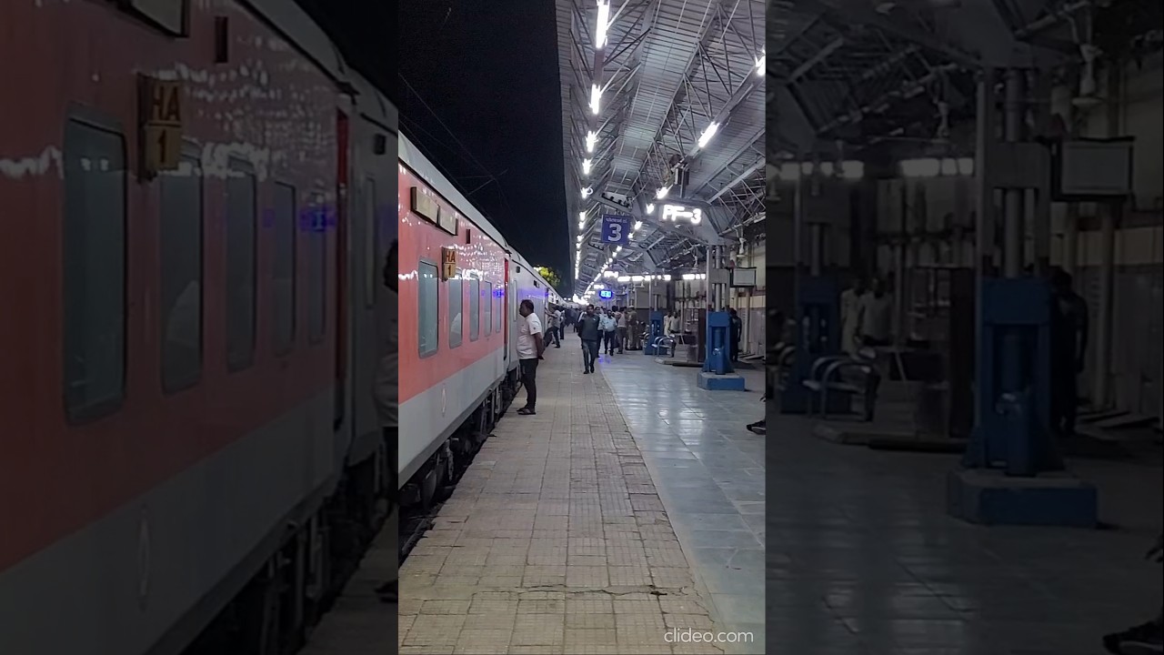 12307 Howrah-Jodhpur Exp at Tundla Jn